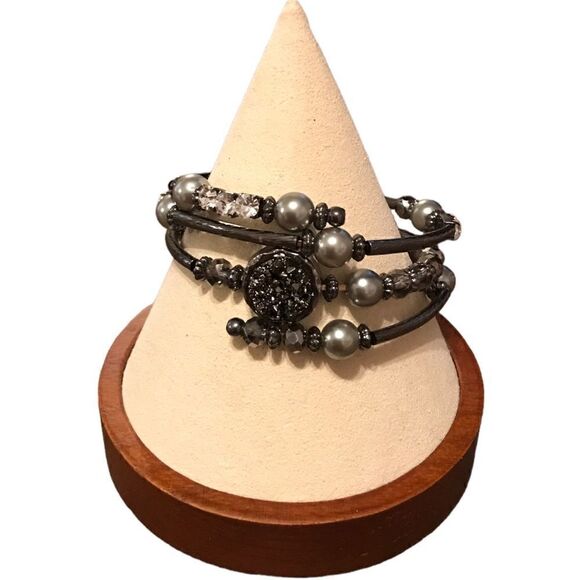 Wrap around bracelet dark gray NWOT - Picture 1 of 4